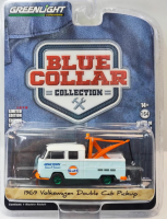 1: 64 1969 Volkswagen T2 Onboard Crane - Gulf Oil Green Edition คอลเลกชันของรุ่นรถ