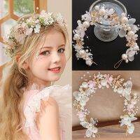 งานแต่งงานที่สวยงามพวงหรีดเลียนแบบเพิร์ลดอกไม้เจ้าสาว Headdress มือทออุปกรณ์เสริมผมหญิงคริสตัล Headpiece เครื่องประดับ