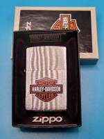 ZIPPO 200HD   H252  HARLEY DAVIDSON  LOGO  สีเงิน  ผิวโครเมี่ยมขัดด้าน  ลายแบบสกรีน   รูปโลโก้    ของใหม่ไม่ผ่านการใช้งาน  มาพร้อมกล่อง  รับประกันของแท้