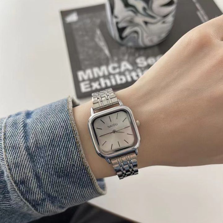 2022ใหม่นาฬิกาผู้หญิงสไตล์-ins-ผู้หญิงออกแบบเฉพาะกลุ่มผู้หญิงอารมณ์ง่ายกันน้ำนักเรียนนาฬิกาข้อมือสตรีมัธยมต้น