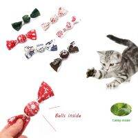 【A Smart and Cute】ของเล่นแมวระฆังคริสต์มาส Candy Catnip ของเล่นตุ๊กตาแบบโต้ตอบชุดสีจับคู่หลายสีให้เลือก