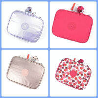 Kipling k12954 09405 กระเป๋าเครื่องสําอางแฟชั่น อเนกประสงค์ เรียบง่าย| กระเป๋าดินสอ 100 ช่อง 15 สี สําหรับเก็บสะสม