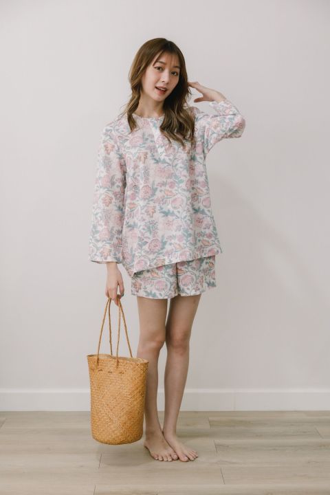 travel-recipe-floral-shirt