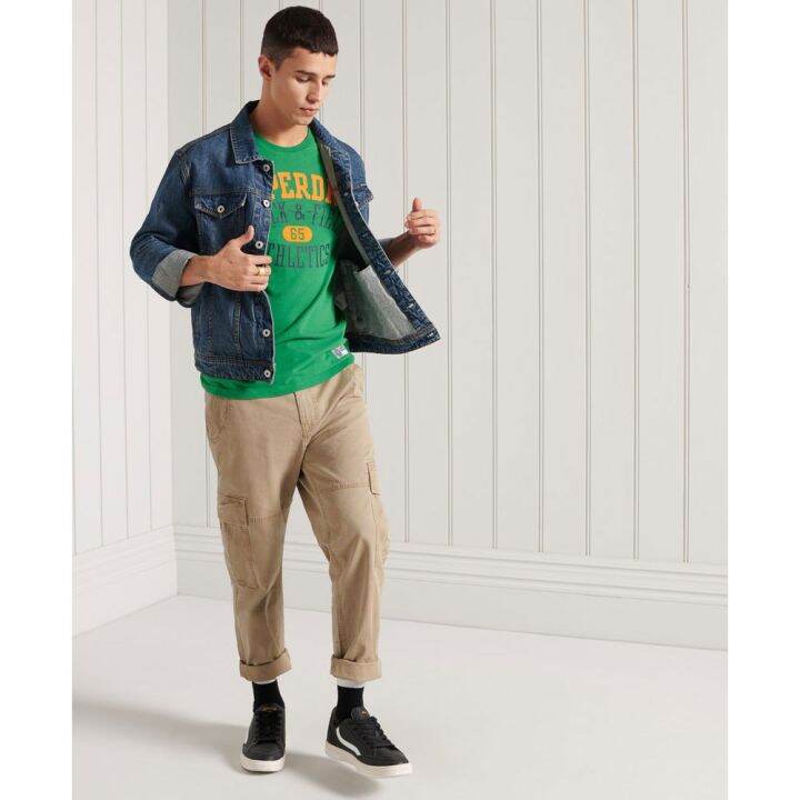 superdry-track-amp-field-graphic-t-shirt-185-เสื้อยืด-สำหรับผู้ชาย-สี-oregon-green