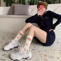 ถุงเท้าน่ารัก พิมพ์ลายหัวใจ สีขาวดำ ใส่ได้ทุกฤดู Girls fashion trend long socks cotton long socks