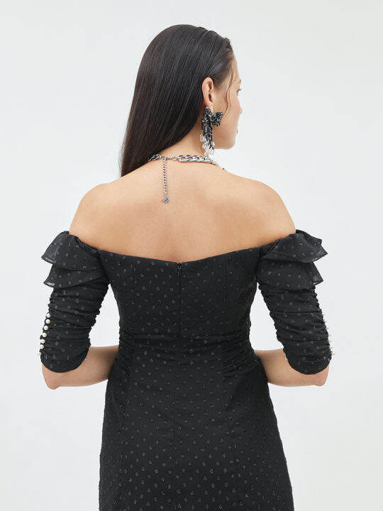 kloset-off-shoulder-dress-with-ruffled-aw21-d001-เดรสผู้หญิง-เสื้อผ้าผู้หญิง-เสื้อผ้าแฟชั่น-เดรสสั้น-เดรสปาดไหล่