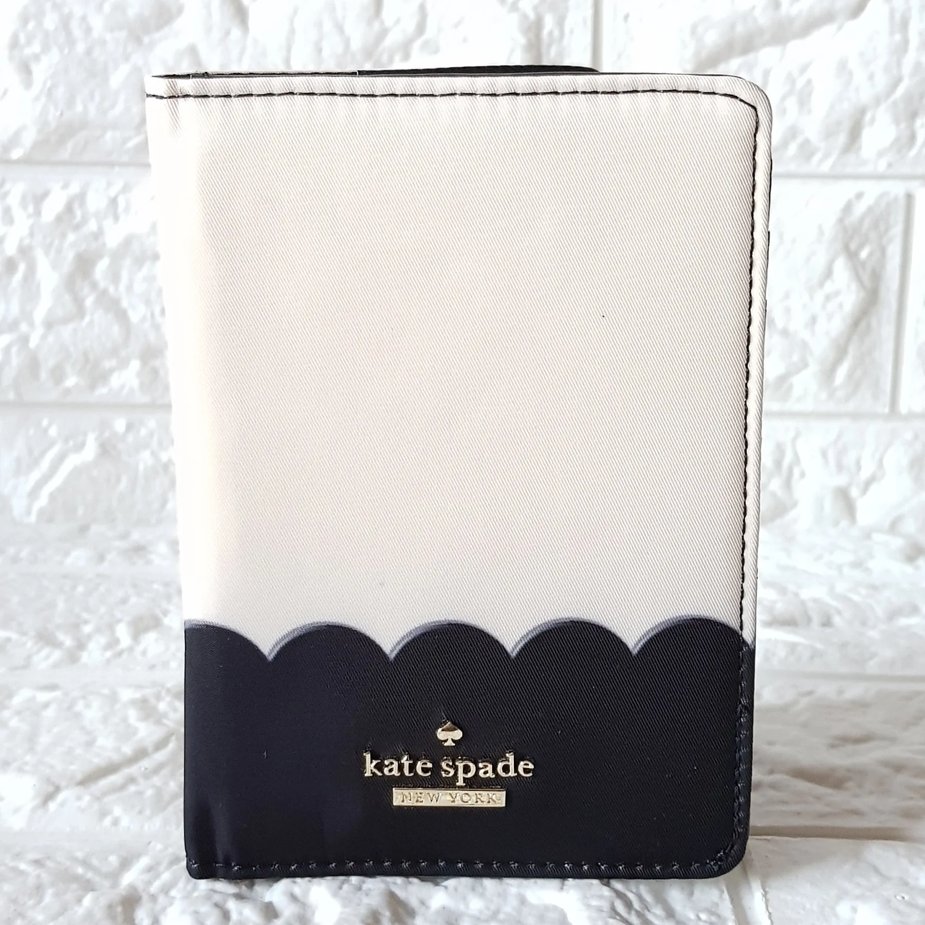 White/Black Kate Spade Classic Passport Holder | Lazada PH