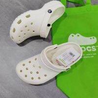 [A NEW HOT]Voice✖ผู้สูงอายุ100 Crocs คู่คลาสสิกแท้รองเท้าแตะสีทึบเป็นทางการสำหรับผู้ชายและรองเท้าแตะสตรี