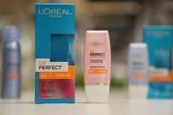Kem chống nắng dưỡng da trắng sáng tức thì L Oréal UV Perfect Instant White SPF50 PA ++++ 30ml thumbnail