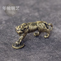 100% High-quality ทองเหลืองเนปาล Stepping บนเงิน Tiger จี้ห้อยรถยนต์ทองเหลือง Solid เสือนักษัตรขนาดเล็ก Bronze จี้จี้กุญแจขาตั้งพระพุทธรูป