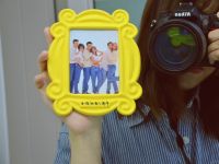 （HOT)【 สินค้าใหม่ 】 Friends Peripl Mini American Yellow Photo Frame ซิลิโคนน้ำหนักเบาพิเศษส่งรูปถ่ายทดแทนสองรูป