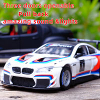 1:32 BMW M6 GT3รถสปอร์ตรุ่น D Iecast ของเล่นดึงกลับสามประตูแบบเปิดแสงเสียงรูปแบบการเก็บของเล่นรถสำหรับเด็กผู้ชาย