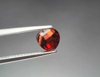 โกเมน  (Garnet) " หินแห่งชัยชนะ "  น้ำหนัก 1.28 ct. ขนาด 5.9*3.5*5.9 mm. พลอยแท้ 100% เนื้อดี ราคาถูก