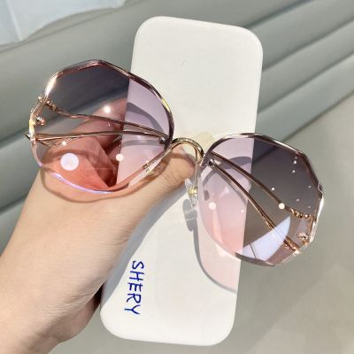 The New 2021 Without Borders Trimming Sunglasses Han Edition Tide Female Web Celebrity Round Big Box Show Thin Uv Protection Sunglasses