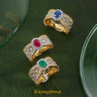 Kemstone แผ่นทองหรูหราทอลูกไม้ฝังมันเงาลูกบาศก์เพทายสีฟ้าสีเขียวสีแดงแหวนแบบปรับขนาดได้คริสตัลสำหรับผู้หญิงของขวัญเครื่องประดับ