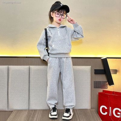 Girls in the spring and autumn suit hot style 2023 children a new western hooded fleece big child two-piece tide fashion movement