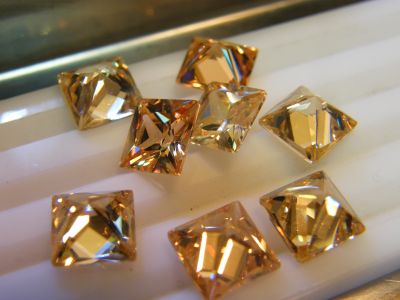 CZ เพชรรัสเซีย สีแชมเปญ (10 เม็ด) DIAMOND เจียระไน เหลี่ยม เพชร สี่เหลี่ยม SQUARE พลอย ขนาด 10X10  มิล ( MM)10 Pcs