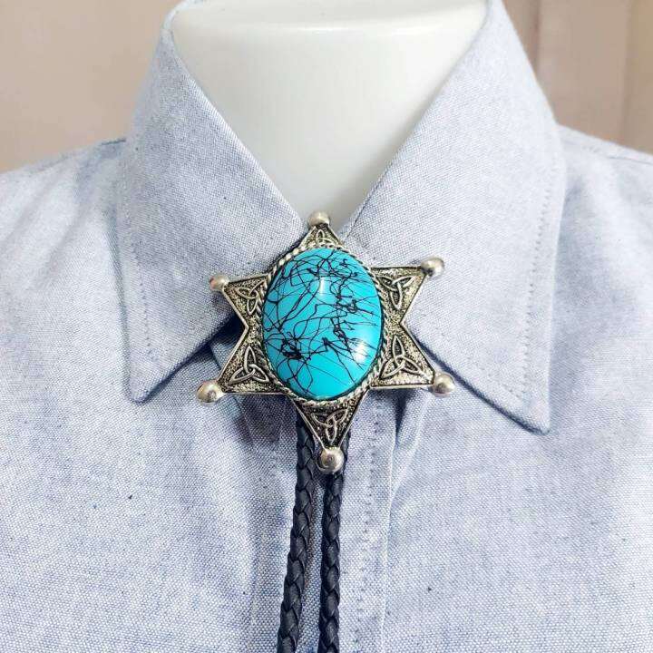 โบโลไทด์-bolo-tie-สายหนังถัก-ใส่ได้ทั้งกับชุดคาวบอย-หรือ-เชิ้ตทำงานปกติ-หรูหรา-สุดแนว-สามารถขยับจัดระดับระยะ-สั้นยาวได้