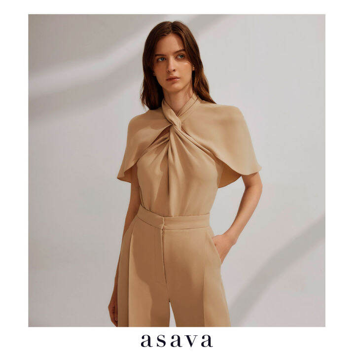 asava-ss23-asava-draped-cape-blouse-เสื้อผู้หญิง-แขนเคป-แต่งเดรปด้านหน้า-แต่งกระดุมคอ-ซิปหลัง