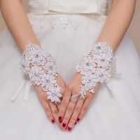 ✚☞ Elegant Beaded Lace Short Wedding Bridal Gloves 2020 Fingerless White Bridal Accessories Mariée Robe