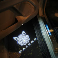 PAJERO LED มารยาทแสงสำหรับมิตซูบิชิรถประตูแสงปาเจโรยินดีต้อนรับแสงเงาโคมไฟสำหรับมิตซูบิชิปาเจโร V93 V97 V87 V33