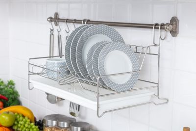 KOWA HOMEWARE Stainless steel 304 ชั้นวางจานสแตนเลสแบบแขวนมีถาดรองน้ำ มาพร้อมราวแขวนอเนกประสงค์ ขนาด 60 ซม.แถมตะขอตัว S 5ชิ้นในชุดนี้ไม่รวมที่ใส่ช้อน