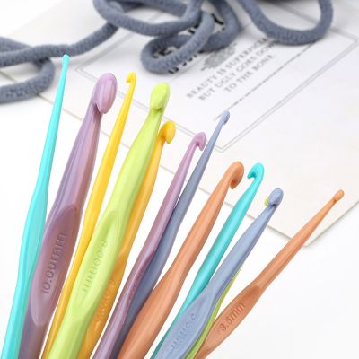 【CW】 2PCS Plastic Handle Crochet Hooks Knitting Needles Stitches Crafts Weave Tools Sweater Scarf Socks Sewing Accessories 15cm