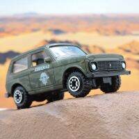 โมเดลรถยนต์อัลลอยด์1:60 N LADA Niva Off-Road ของเล่นรถกู้ภัยจำลองตุ๊กตาคริสต์มาสกวางเรนเดียร์เครื่องประดับสำหรับเด็กขายส่ง