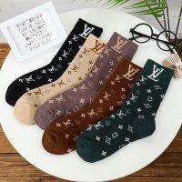 {Socks Shop} Nakusu ถุงน่องผ้าฝ้ายสีแดงสำหรับผู้หญิง5คู่ท่อสูงจดหมายย้อนยุคถุงเท้าโจ๊กเกอร์