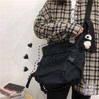 Trendy cool men and women tooling messenger bag ins super fire student dark hip hop Vintage one-should潮酷男女工装斜挎包ins超火学生暗黑嘻哈复古单肩大容量上课背包