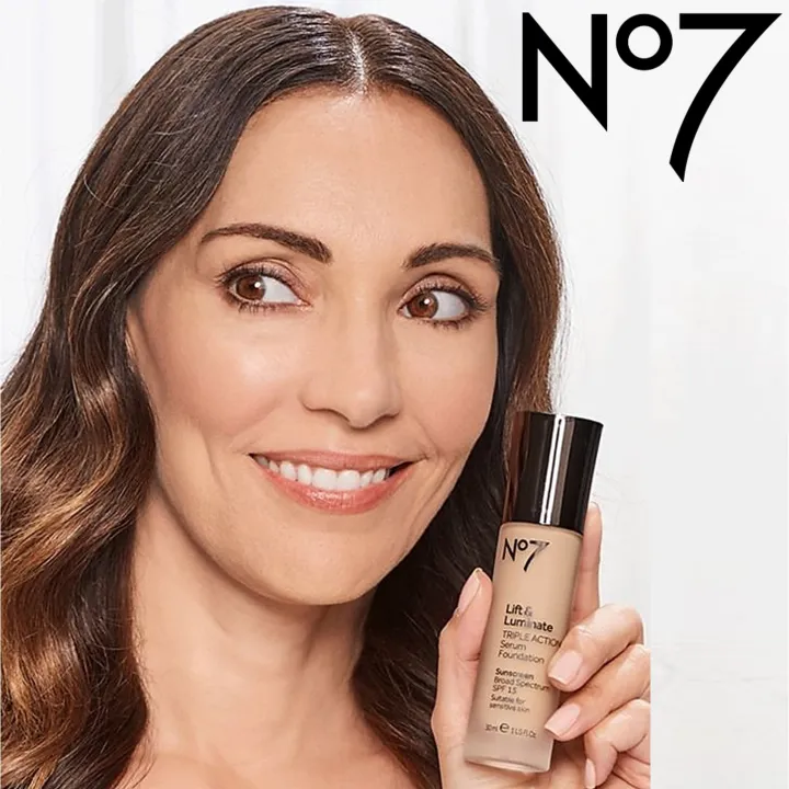 No7 Liftandluminate Triple Action Serum Foundation 30ml ผลิตภัณฑ์รองพื้นผสมเซรั่มเนื้อบางเบาปกปิด 9722