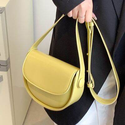 Female bag is popular this year 2022 new texture alar packet fashionable joker wide straps saddle bag