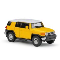 1:36โตโยต้า FJ สีเหลืองใหม่ในกล่องรถโมเดล Diecast