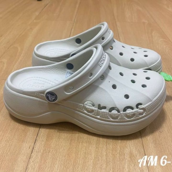 รองเท้าแตะผู้หญิง-crocs-classic-platform-รองเท้าผู้หญิง-รองเท้ารัดส้น-รองเท้าแตะลำลอง-crocs-ผู้หญิง-รองเท้าเผื่อสุขภาพ