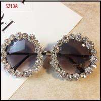 5210A ตกแต่งด้วยพลอยเทียม แว่นกันแดด Bling สง่างามเรียบหรู การป้องกัน UV400 แว่นกันแดดกรอบกลม ทันสมัยและทันสมัย เลนส์ไล่ระดับสี สำหรับผู้หญิงและผู้ชาย