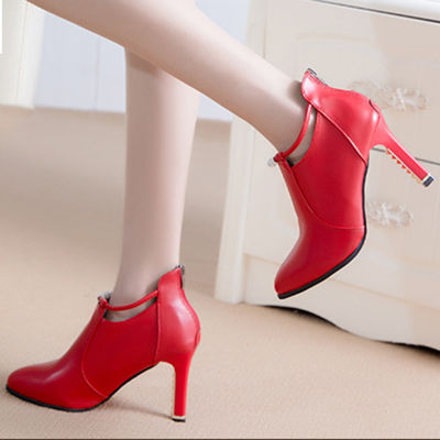 รองเท้าบูทหุ้มข้อส้นสูงบางของผู้หญิงที่ไม่มีรองเท้าที่ขัดเท้าของขวัญสำหรับแฟนสาวคนรักผู้หญิง