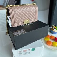 Lady bag LAMB SKIN สีนี้ของเเท้ ปีล่าสุดเป็น Holo 31**** ยังไม่เห็นMicrochip ออกมา ทางร้านจึงให้โรงงานทำเป็น Holo มาให้เหมือนของเเท้