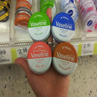 ลิปบาล์ม Vaseline Uk 20G ให้ความชุ่มชื้นและบำรุงเส้นรอบริมผีปากสีจางบรรเทาความแห้งกร้าน