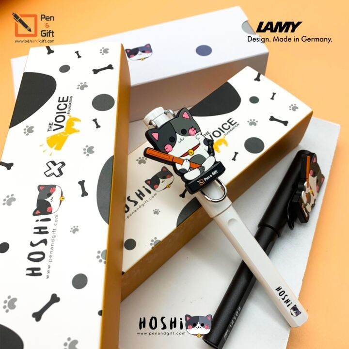 lamy-safari-rollerball-pen-x-hoshi-mascot-with-special-box-ปากกาโรลเลอร์บอล-ลามี่-สกรีนด้าม-พร้อมกล่องสกรีน-โฮชิ-ตุ๊กตาแมวนำโชค-สุดน่ารักจัดทำพิเศษ-ปากกา-lamy-พร้อมกล่อง-ใบรับประกัน-ของแท้-100-penandg