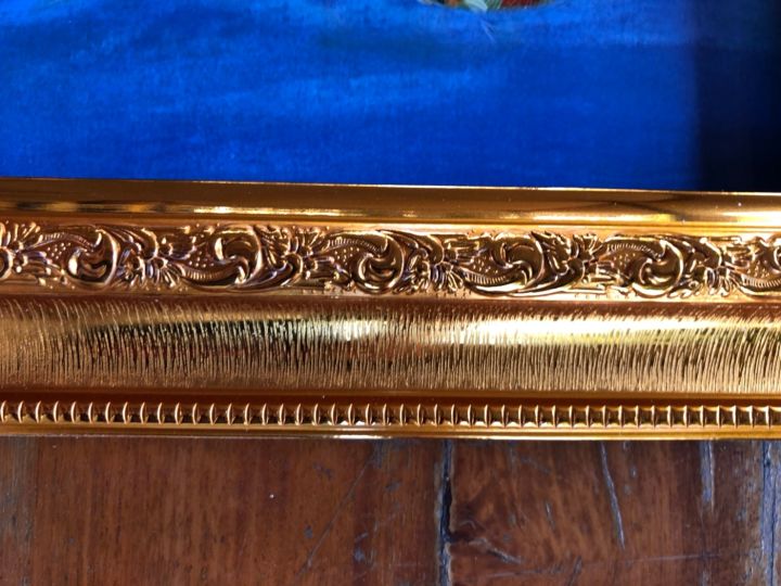 กรอบรูปสีทองมงคลในหลวงคู่ราชินีชุดสีขาว-กรอบรูปขนาด-18x23-นิ้ว-ภาพมงคล-เสริมฮวงจุ้ย-ตกแต่งบ้าน-ของขวัญ-ของที่ระลึก