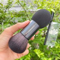 Mac Duo Face Brush แมค แปรงแต่งหน้า 2 in 1 ฟองน้ำเกลี่ยรองพื้น แปรงลงแป้งฝุ่น