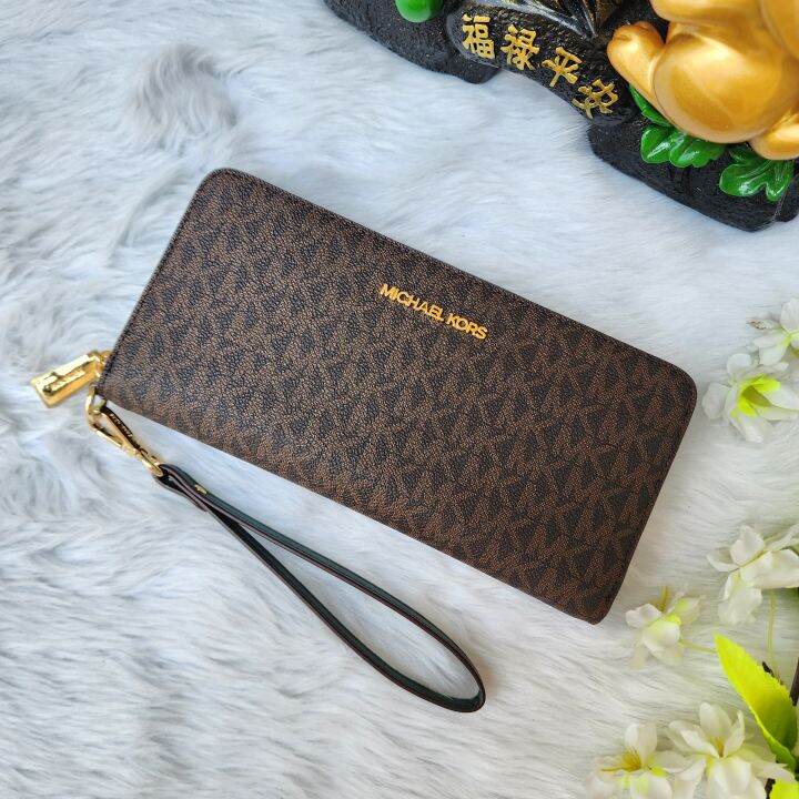 Michael kors tan outlet wristlet