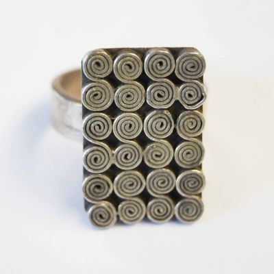 Use the beauty that is unique as a valuable souvenir. Thai Karen hill tribe silver ring Size 7 and 8 Adjustable