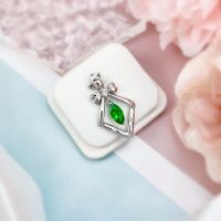 Tsavorite Diamond Pendant จี้สร้อยคอพลอยซาโวไรท์สีเขียวรูปทรงMarquise ประดับเพชรแท้ ตัวจี้ทองขาว18K