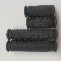 2Pcs/1Pair Bicycle Grips Mountain Road Cycling Bike Bicycle MTB Handlebar Cover Grips Smooth Soft Rubber Anti-Slip Handle Handlebars