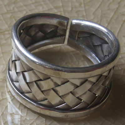 ฺBeautiful weave ring  pure silver Thai Karen hill tribe silver hand made Size 9,11, Adjustable ของขวัญแหวนลวดลายไทยเงินแท้ งานเงินแท้ ขนาดปรับได้สวยงามเป็นของฝากถูกใจ