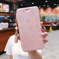 （HOT) ใช้บังคับ XS MAX เคสหนังแฟชั่นลายดอกคามิเลีย 7plus เชือกเส้นเล็กพู่ชุบ tpu กันกระแทก