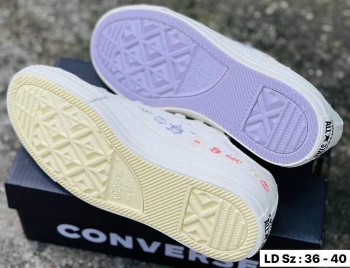 รองเท้า-convers-ผู้หญิง-รุ่น-ปักลายดอกไม้-รองเท้าผ้าใบผู้หญิง-รองเท้าคอนเวิร์ส