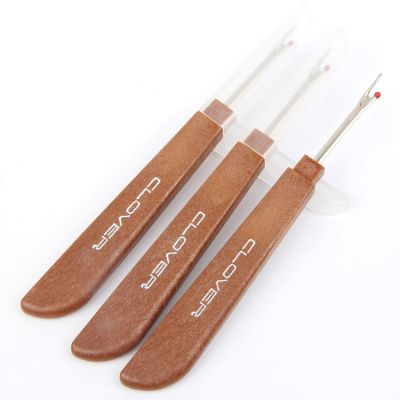 2019 new clover 2Pcs lot Steel wood Handle Craft Thread Cutter Seam Ripper Stitch Unpicker Needle Arts Sewing Tools Needlework