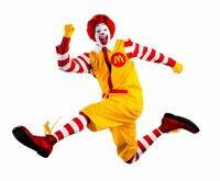 Masquerade แสดงเกม cosplay ไม่มีชุดเครื่องแต่งกายของ McDonald ที่ทางออกสวมบทบาท